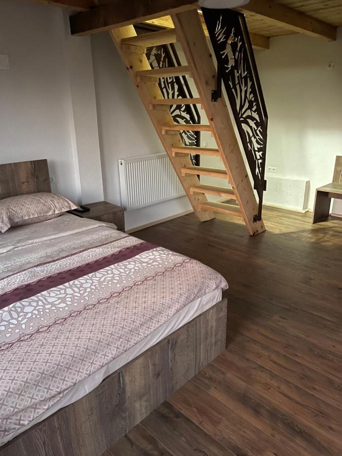Wineyards Salin Bed & Breakfast Turda Bagian luar foto